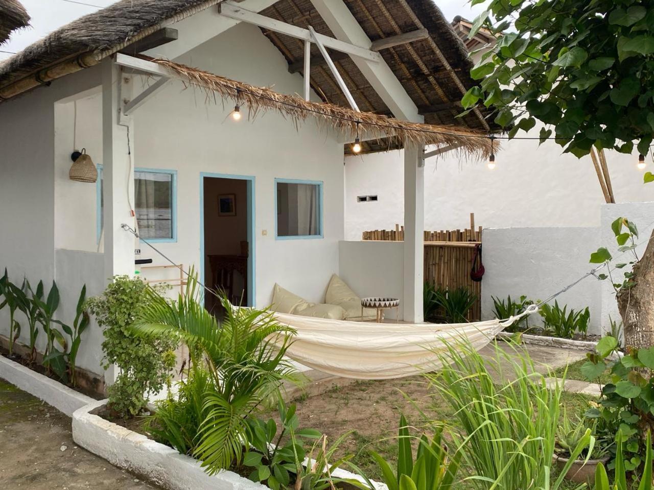 Готель Surf Shack Grupuk Bumbang Екстер'єр фото