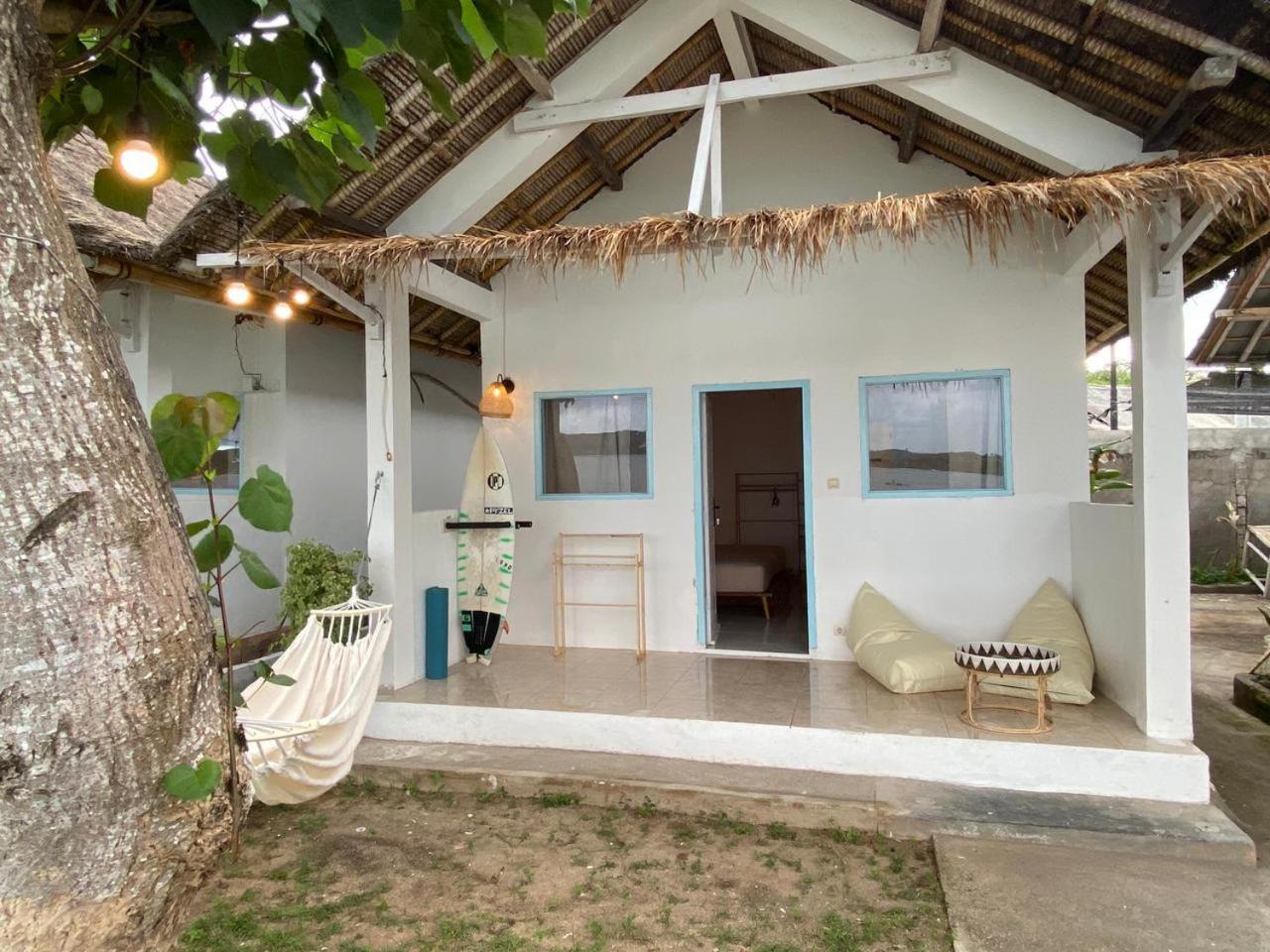 Готель Surf Shack Grupuk Bumbang Екстер'єр фото